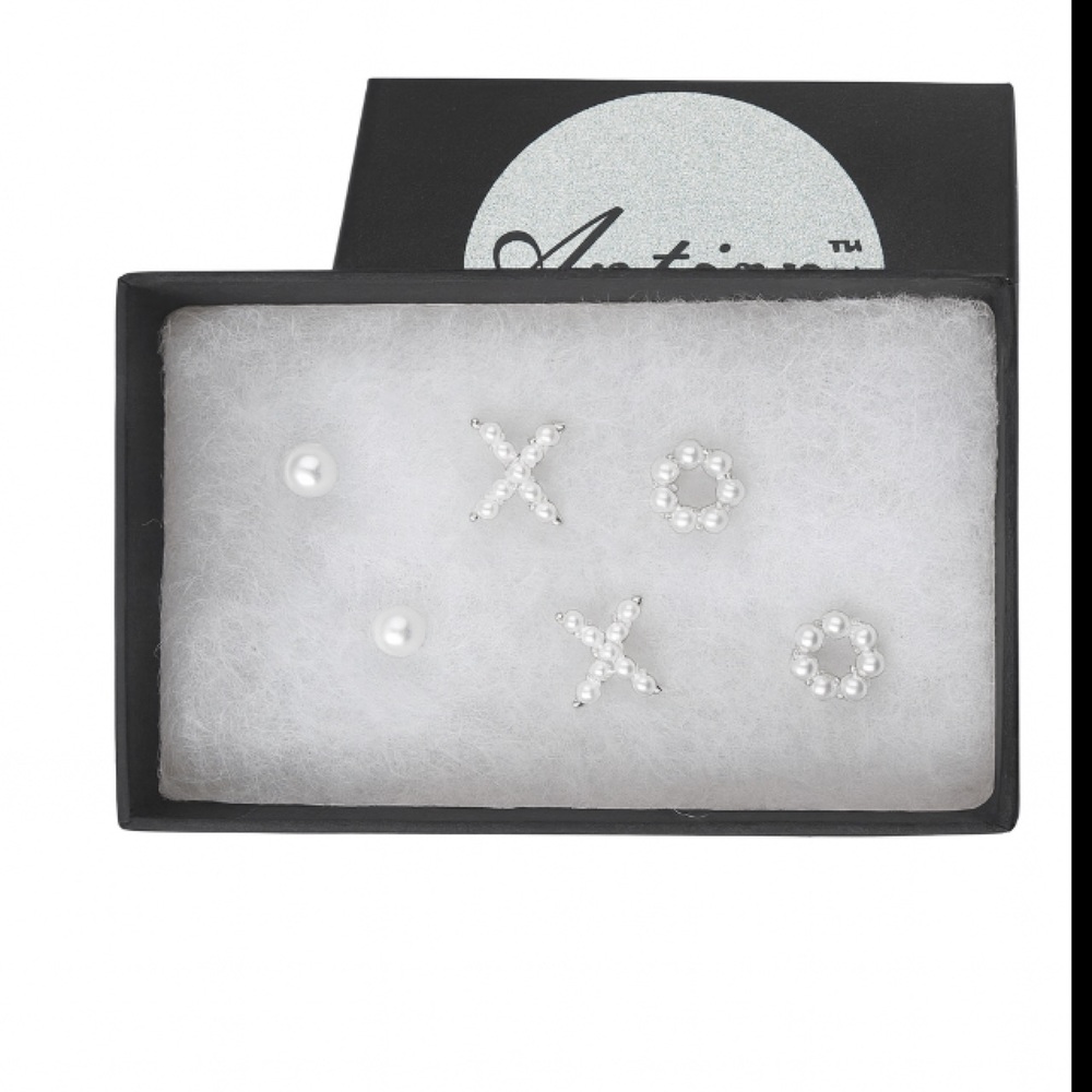 Antian Accessories™ Pearl XO Stud Earrings Set Hugs & Kisses Design